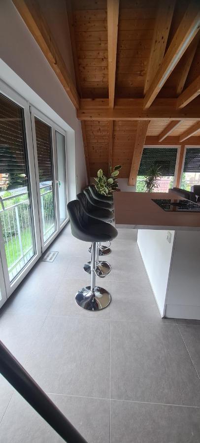 Moderne Ferienunterkunft/Wohnung Burgthann Exterior foto